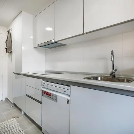 Apartment New 3 Bedroom With Pool + Near - Rdr274 *